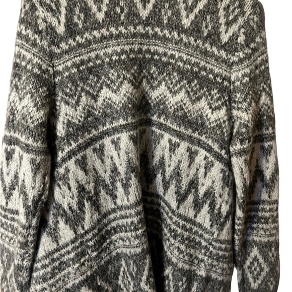 Abercrombie‎ & Fitch Open Gray and White Cardigan size Medium - Picture 2 of 4